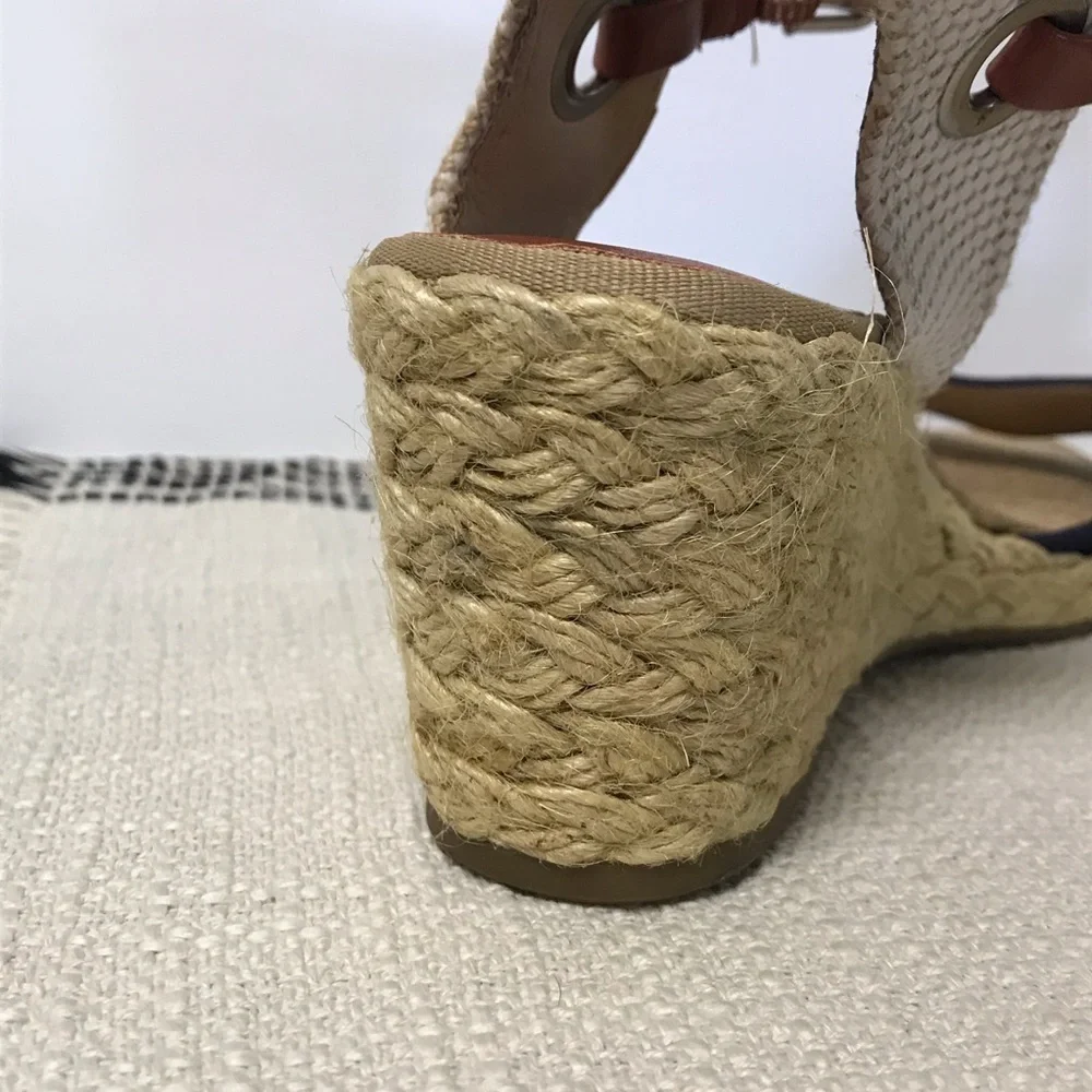 LUCKY BRAND / Women's Tan & Blue Wedge Heel Sandal Size 8.5